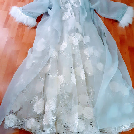 Flower embroderied Weddingdress with Tull and Satin underlayers by AkitaArigatosonFashion